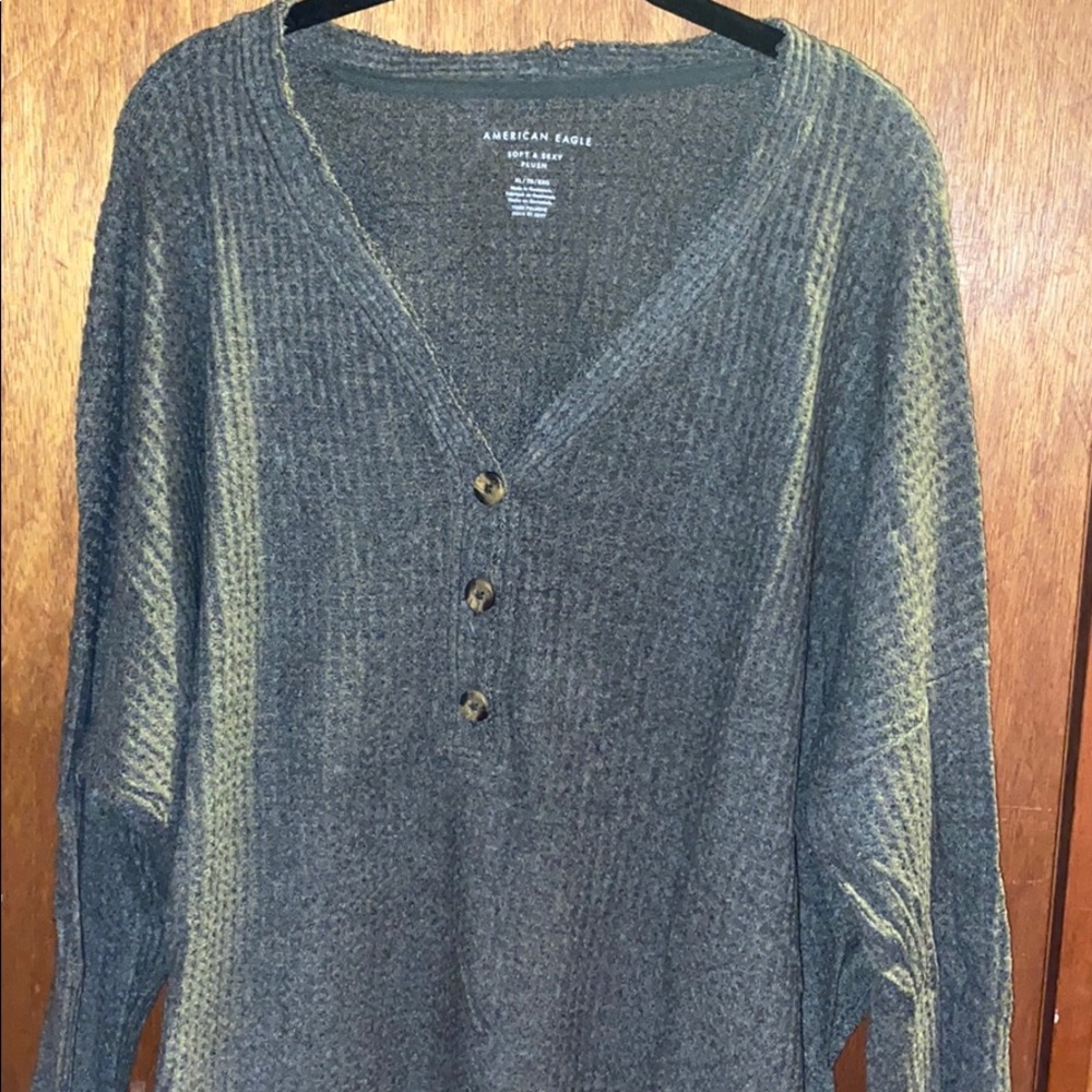 American Eagle sweater